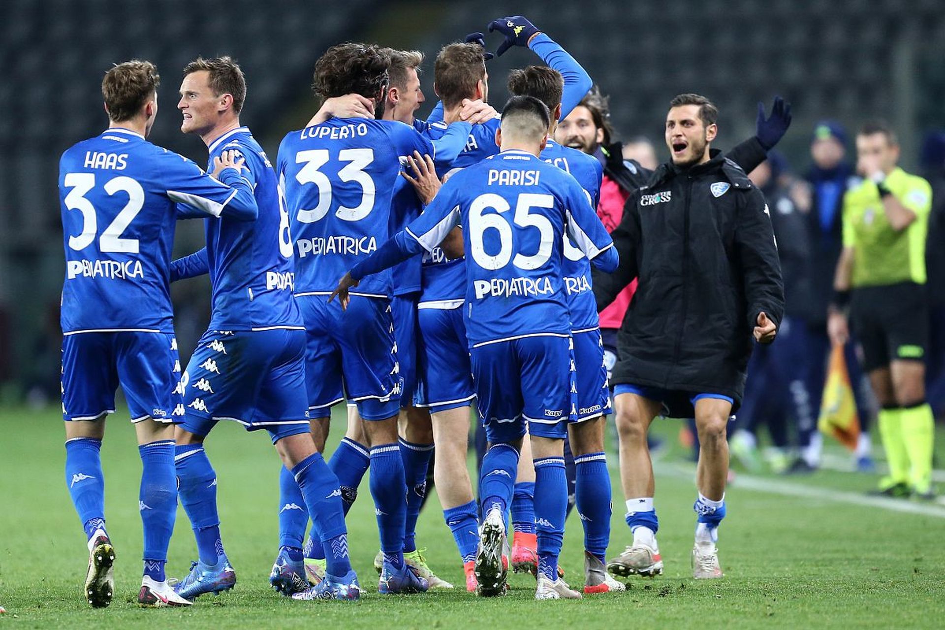 揭示了一个 揭示了一个